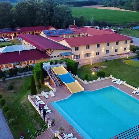 Ligetalja Termal Hotel Peneszlek Exteriör bild