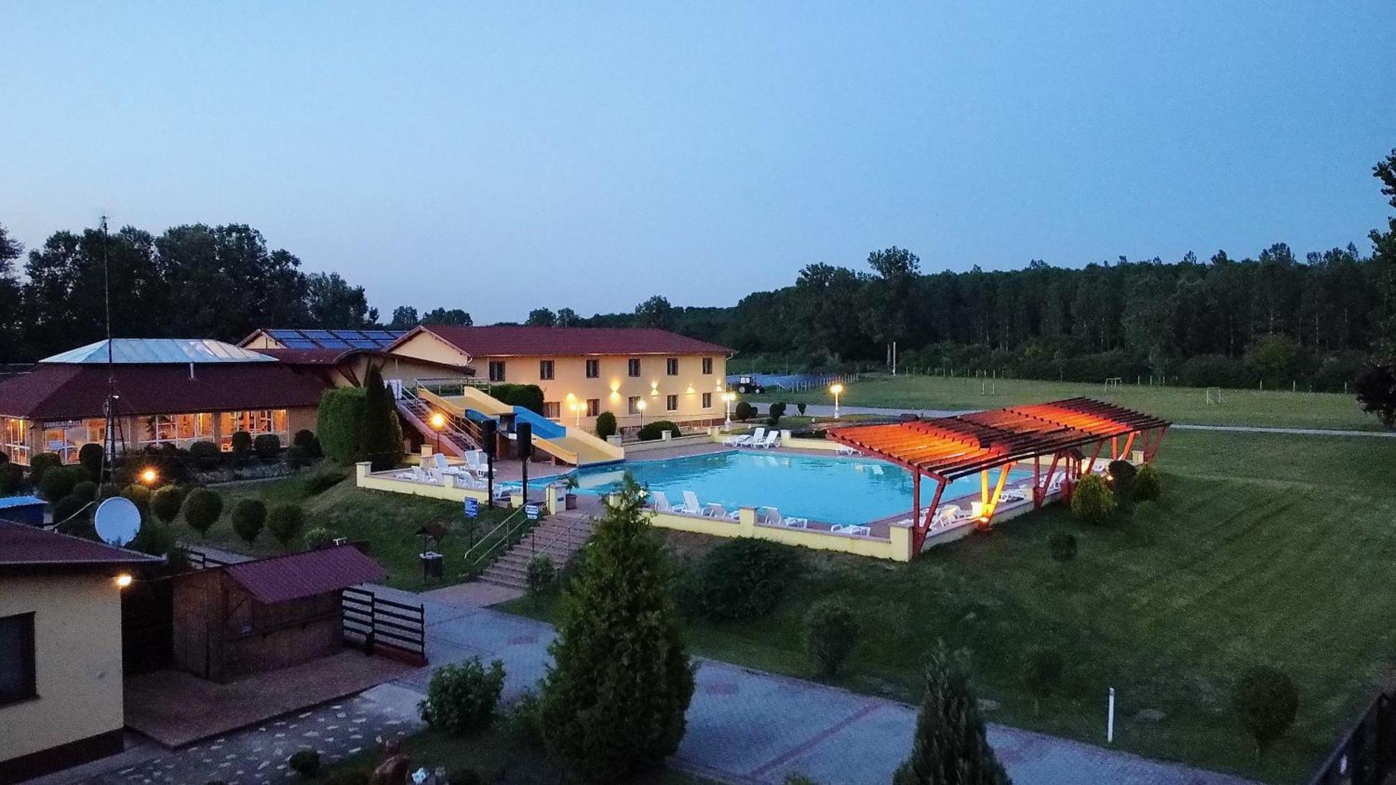 Ligetalja Termal Hotel Peneszlek Exteriör bild