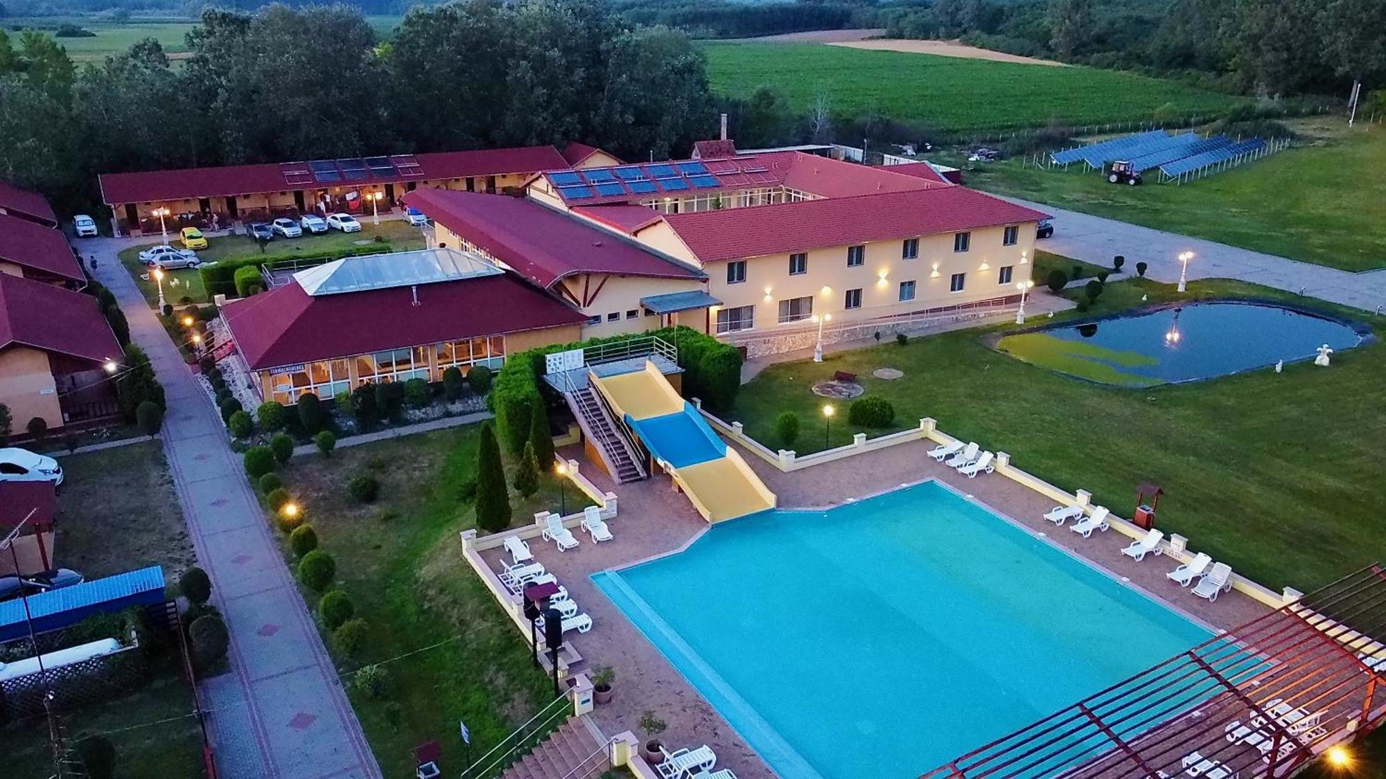 Ligetalja Termal Hotel Peneszlek Exteriör bild