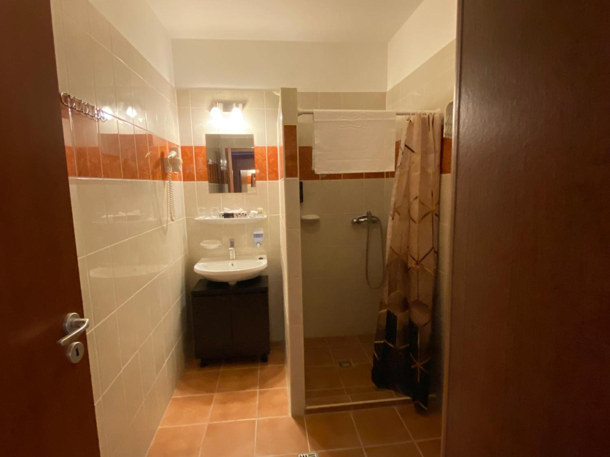 Ligetalja Termal Hotel Peneszlek Exteriör bild