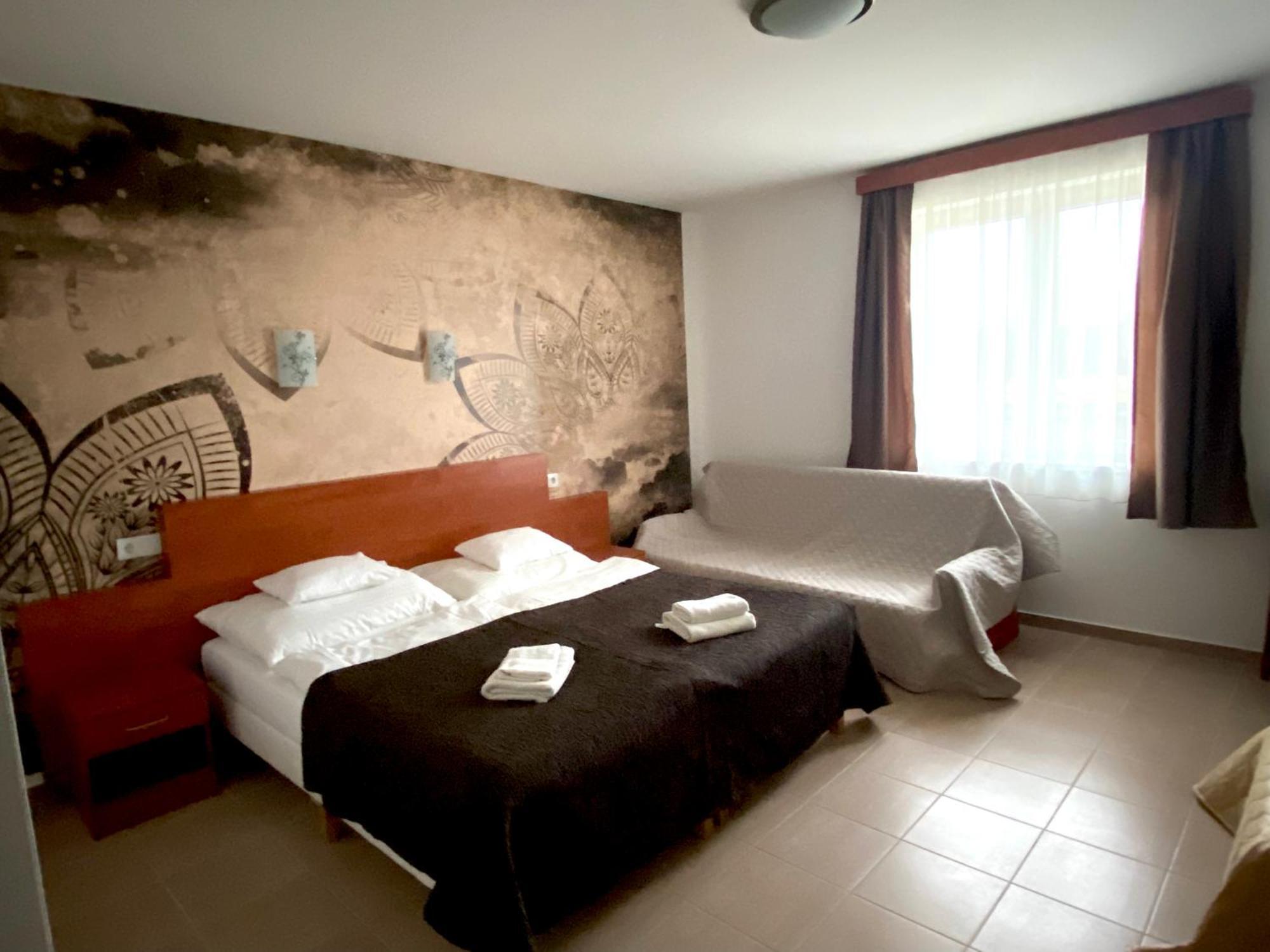 Ligetalja Termal Hotel Peneszlek Exteriör bild