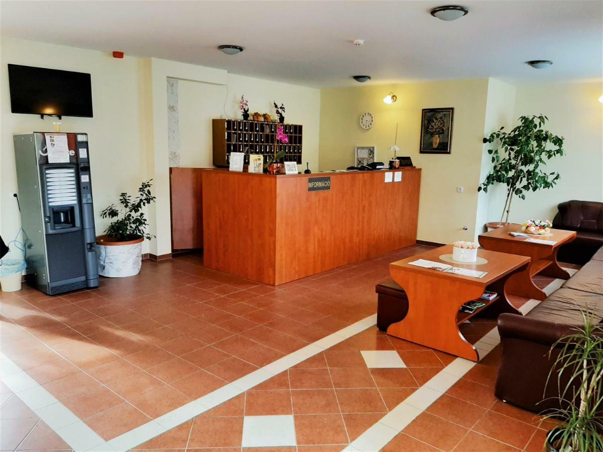Ligetalja Termal Hotel Peneszlek Exteriör bild
